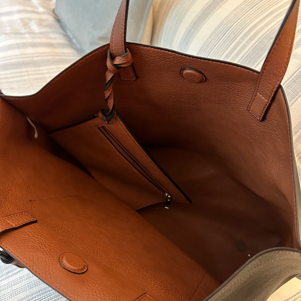 MAKE AN OFFER! 🍁 Lord and Taylor two tone tote - Picture 3 of 10